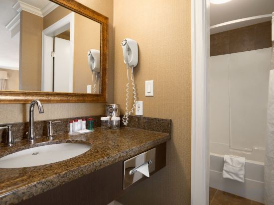 Фото Ramada by Wyndham Surrey/Langley