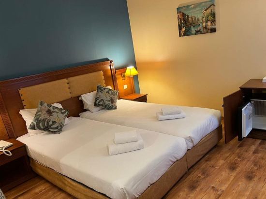 Фото 121 Paris Hotel