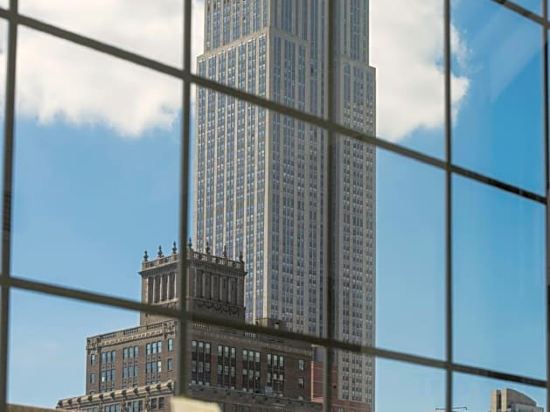 Фото 70 Park Avenue Hotel