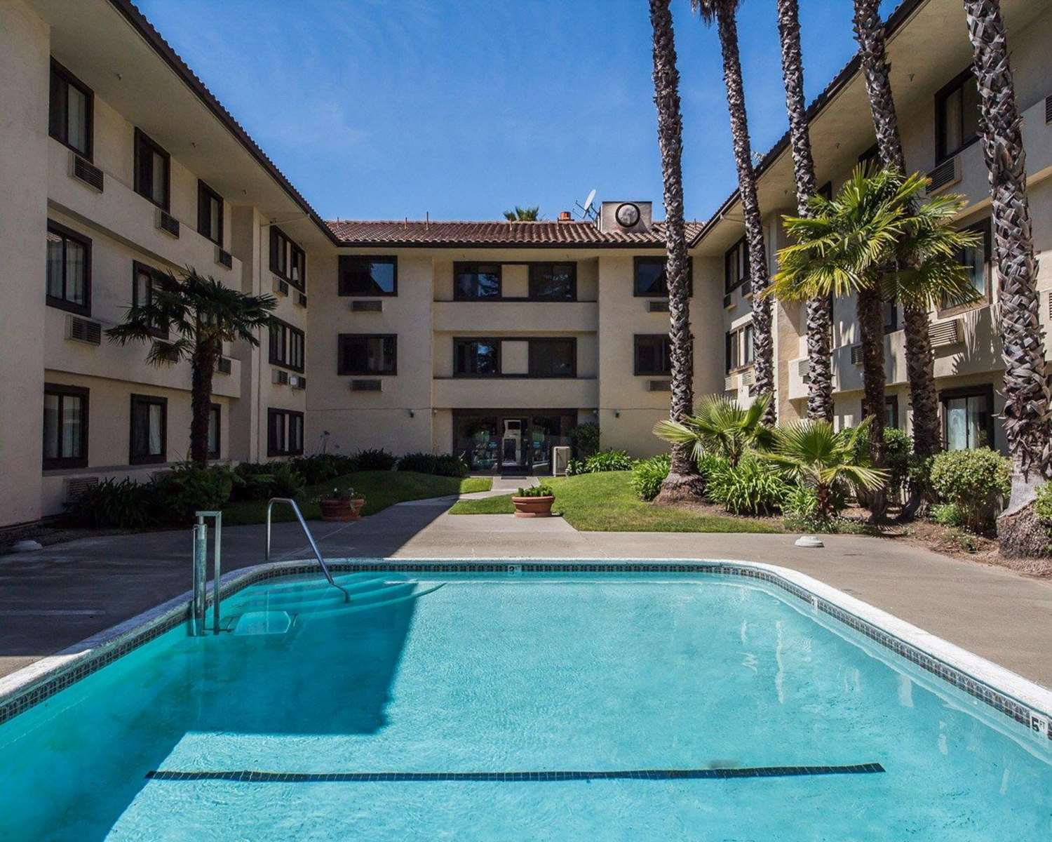 Фото Holiday Inn Express Santa Rosa North, an Ihg Hotel