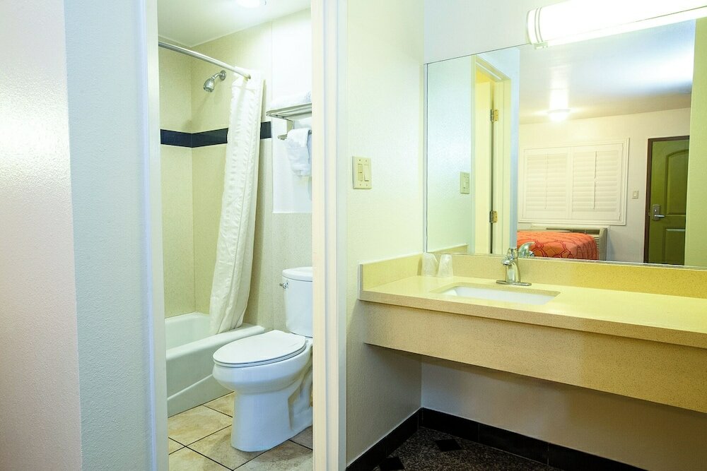 Фото Tropic Lodge