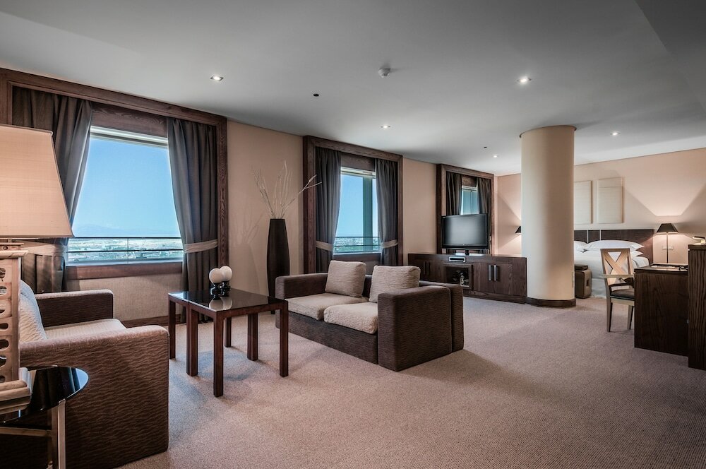 Фото Eurostars Suites Mirasierra