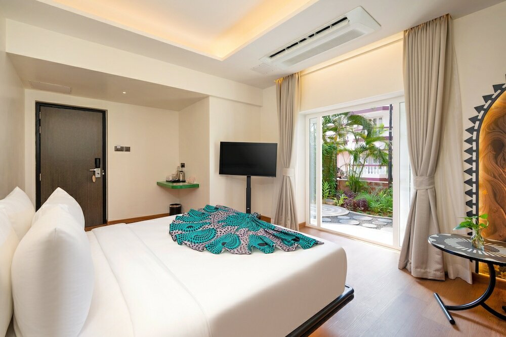 Фото Lotus Beach Resort