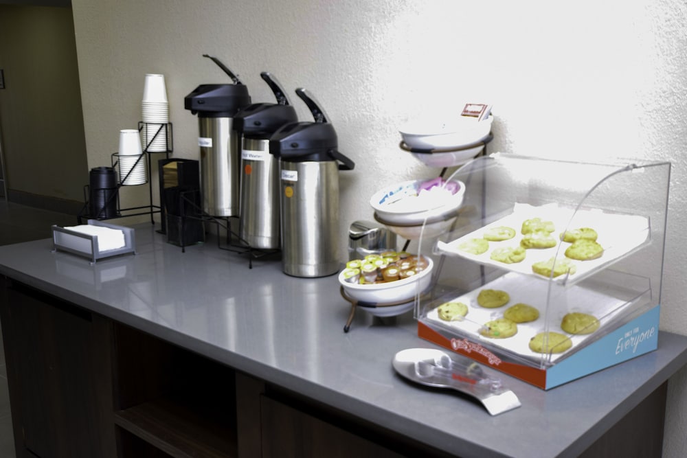 Фото Country Inn & Suites by Radisson, North Little Rock, Ar