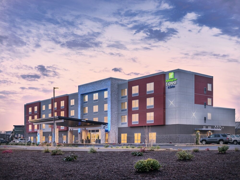 Фото Holiday Inn Express & Suites Salem North - Keizer, an Ihg Hotel
