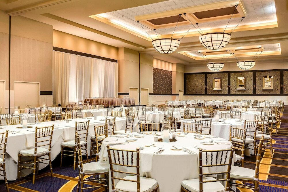 Фото Sheraton Overland Park Hotel at the Convention Center