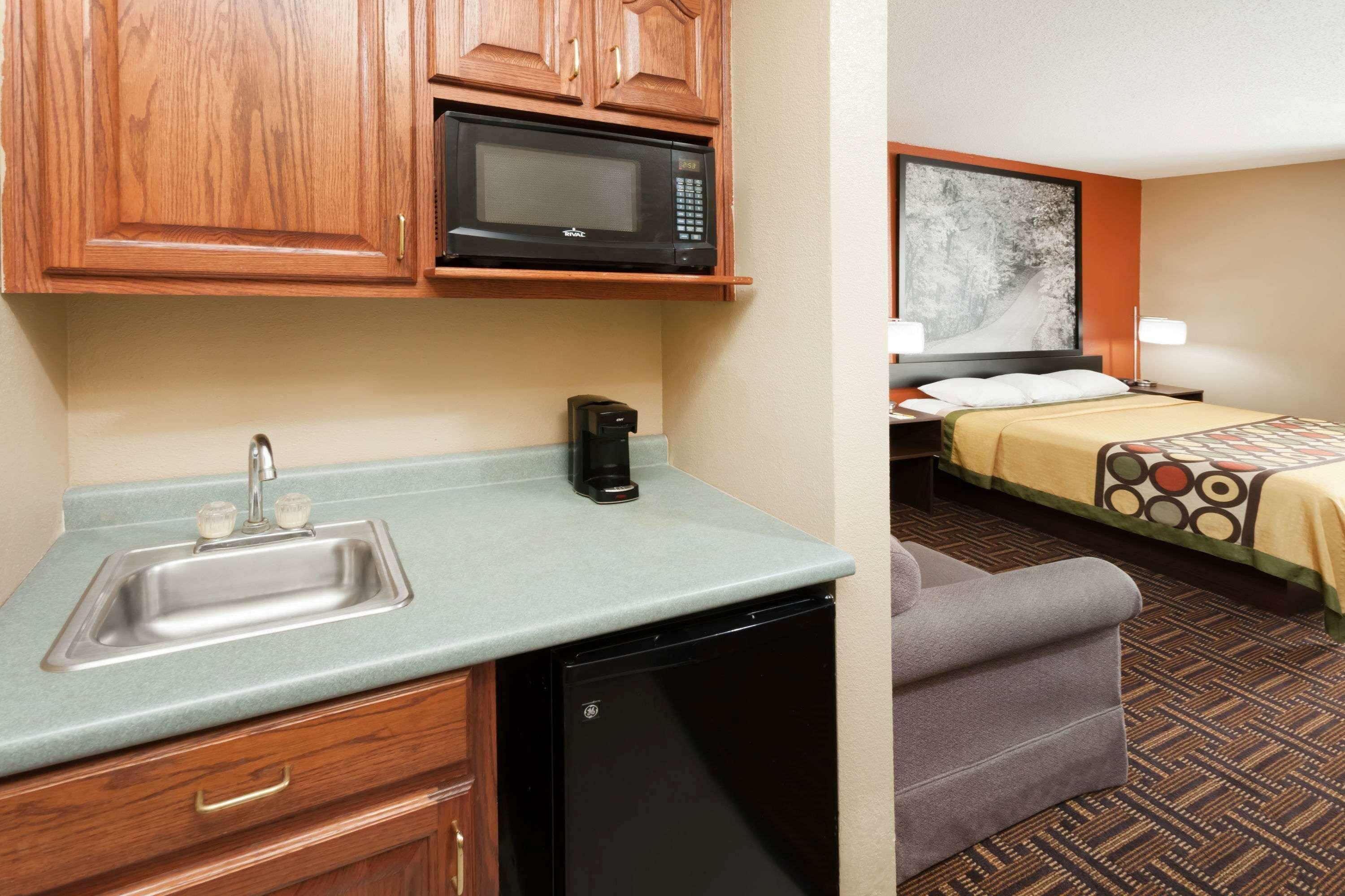 Фото Super 8 by Wyndham Rochester