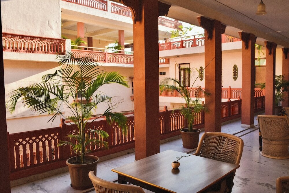 Фото Suryaa Villa - A City Centre Hotel
