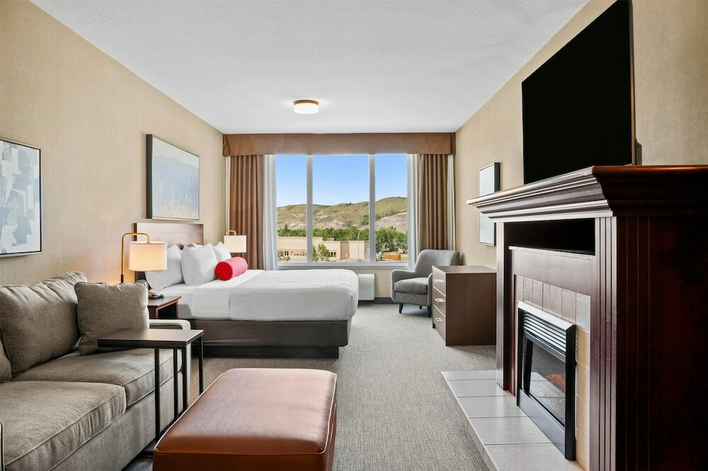 Фото Ramada by Wyndham Drumheller Hotel & Suites
