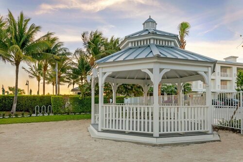 Внешний вид отеля Courtyard by Marriott Faro Blanco Resort в Марафоне, фото 5