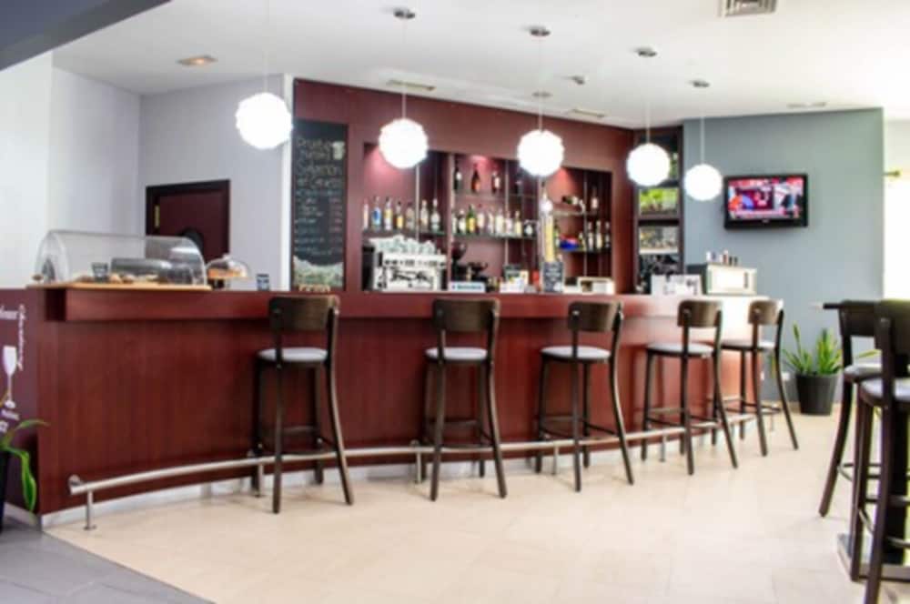 Фото Hotel Campanile Madrid - Alcalá de Henares