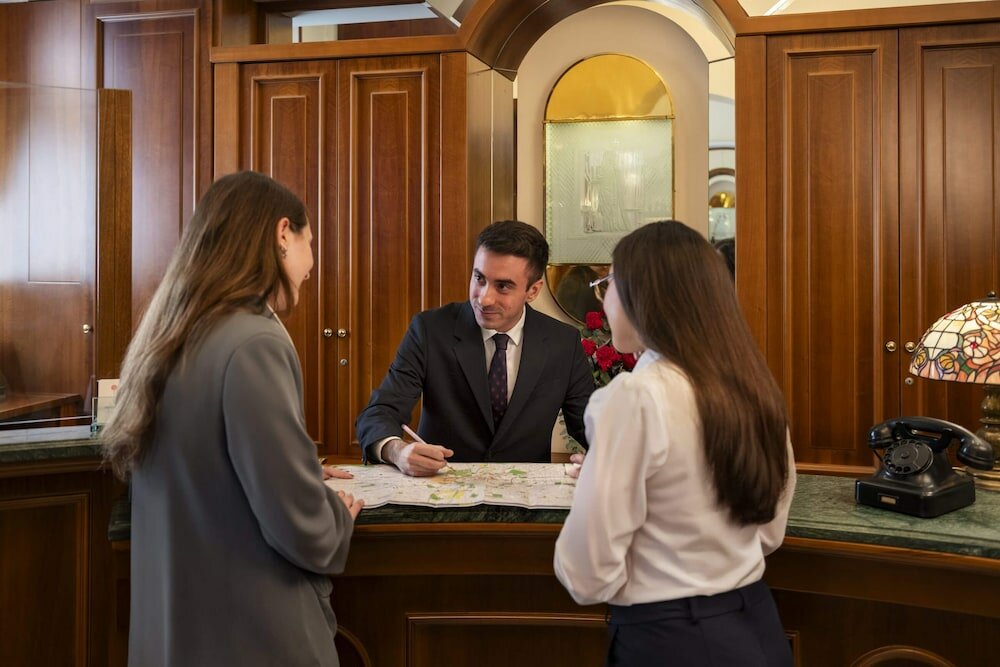 Фото Lancaster Hotel