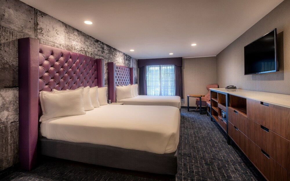 Фото Anaheim Camelot Inn & Suites