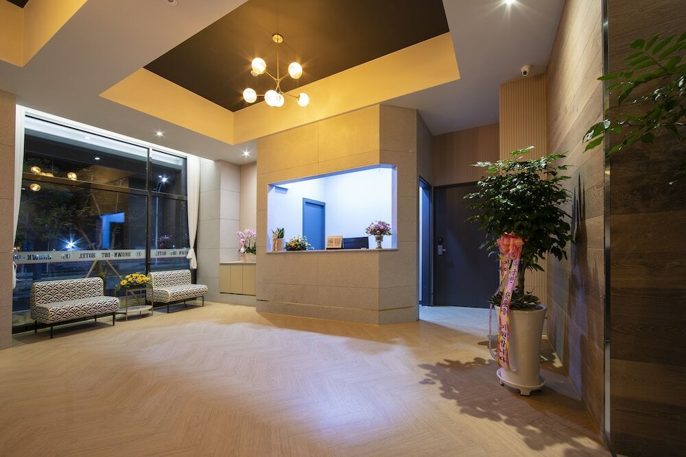 Фото Brown Dot Hotel - Jangsaengpo