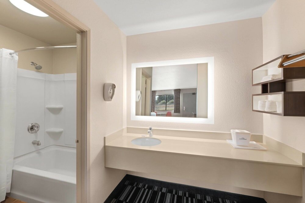 Фото Howard Johnson by Wyndham Modesto Ceres