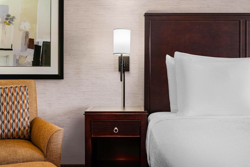 Фото Silver Cloud Hotel Bellevue Eastgate