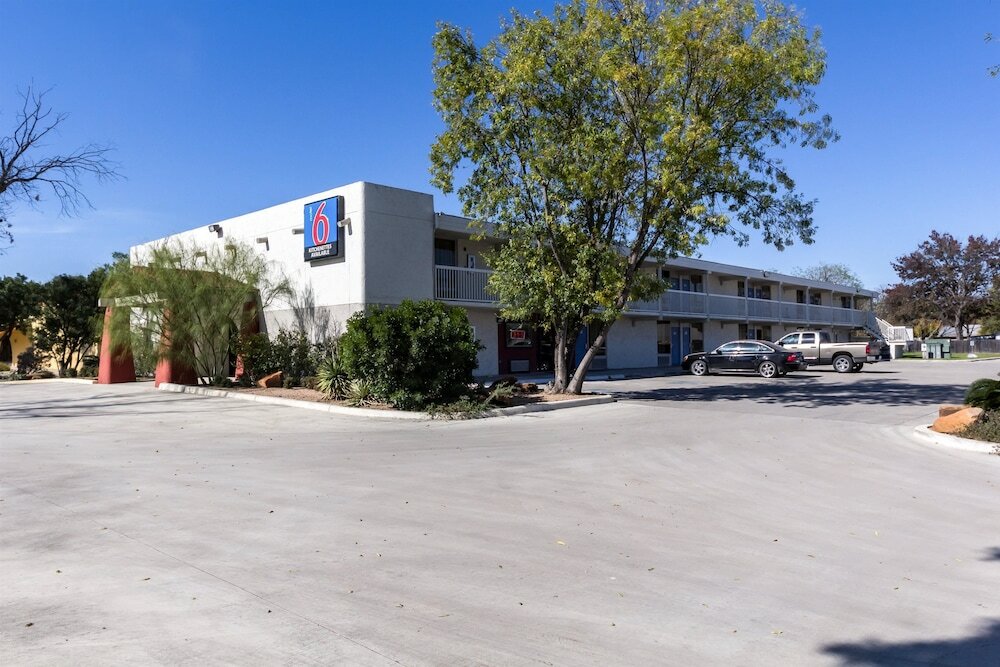 Фото Motel 6 Uvalde, Tx