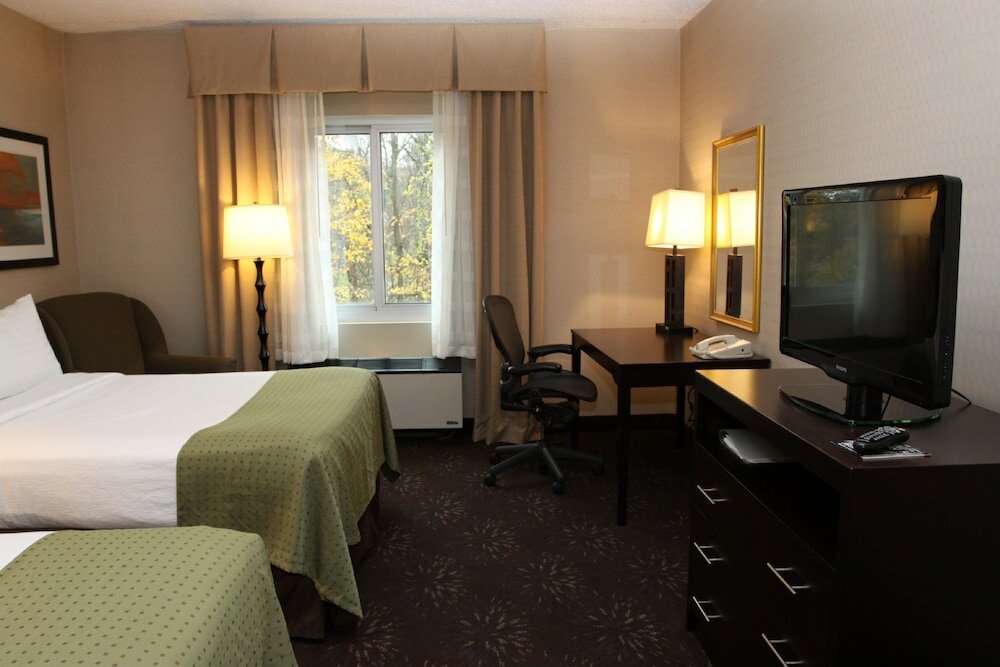 Фото Holiday Inn Budd Lake - Rockaway Area