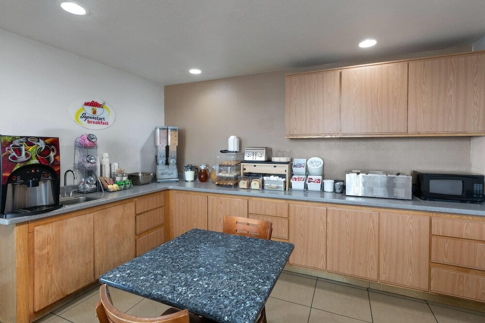 Фото Super 8 by Wyndham Tucson/Grant Road Area Az