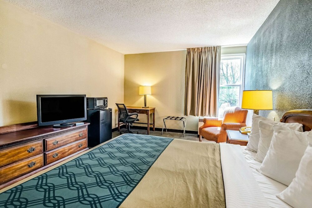 Фото Econo Lodge Inn & Suites Radford-Blacksburg Area