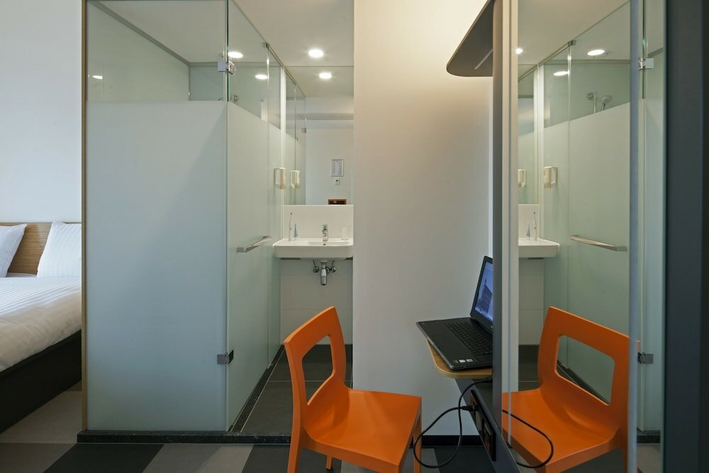 Фото EasyHotel Amsterdam Arena Boulevard