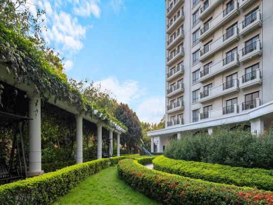Фото Elegant Suites Westlake
