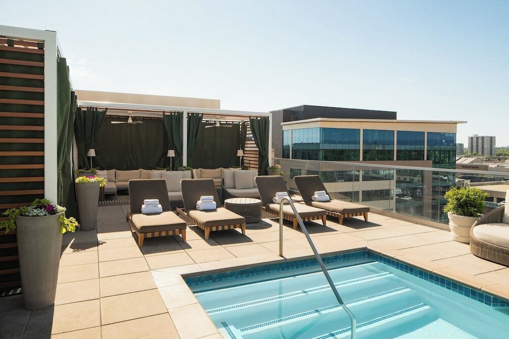 Фото Halcyon - a hotel in Cherry Creek