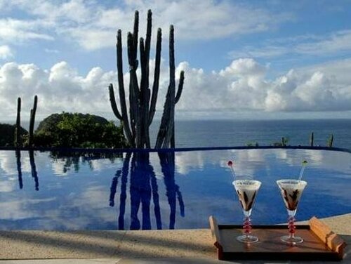 Внешний вид отеля Cliffside Luxury Inn в Армасан-дус-Бузиусе, фото 2