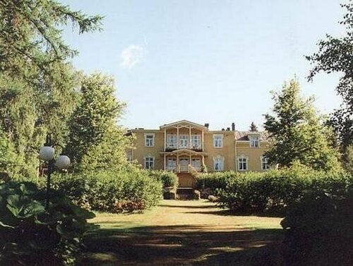 Гостиница Karolineburg Manor House Hotel в Кайнуу