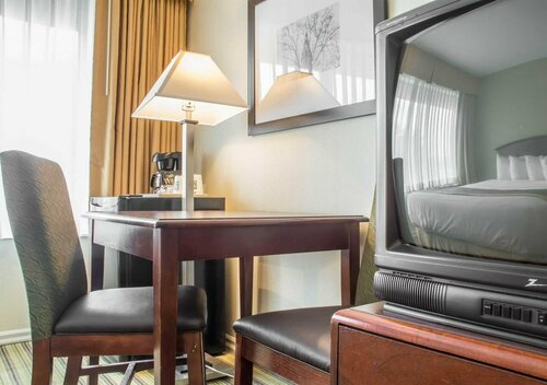 Гостиница Quality Inn Peterborough в Питерборо