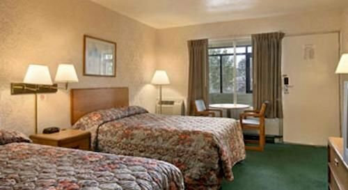 Гостиница Attleboro Motor Inn в Потакете