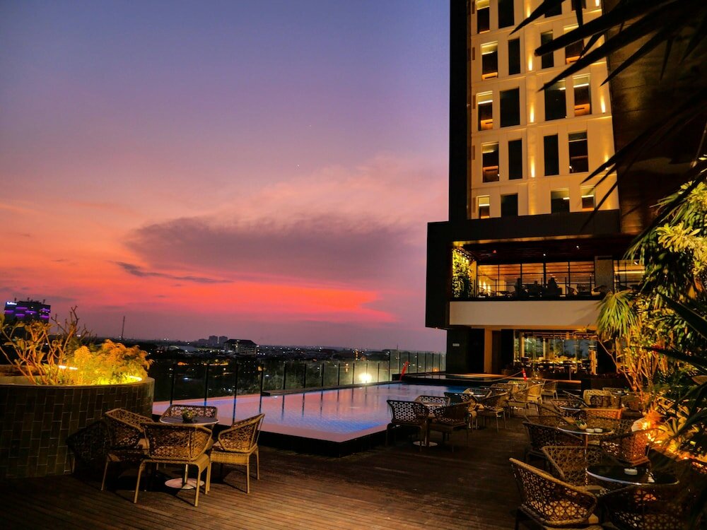 Фото Movenpick Surabaya City