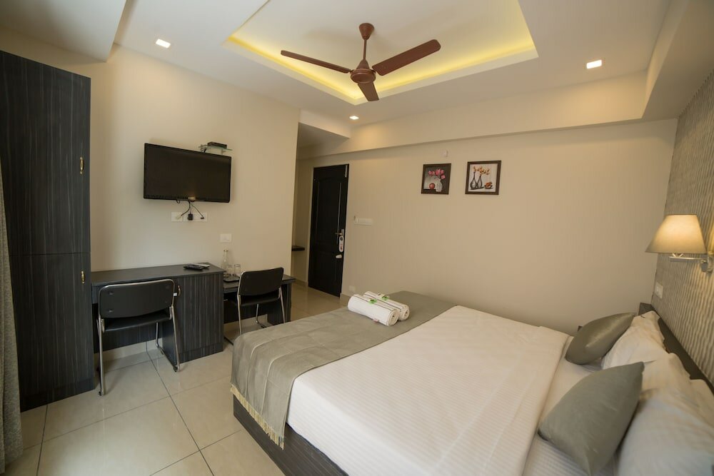 Фото South Gate Residency