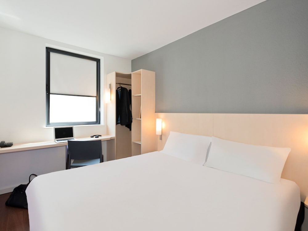 Фото Ibis budget Cannes Centre Ville