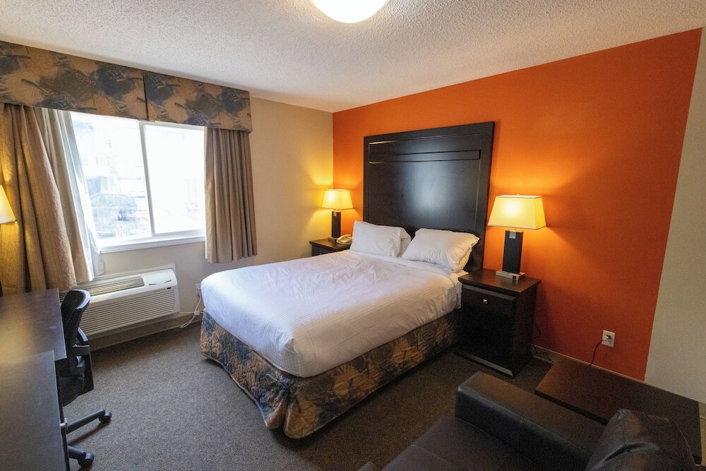 Фото BCMInns Drayton Valley