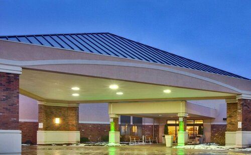 Гостиница Ramada Plaza by Wyndham Rochester Airport в Рочестере