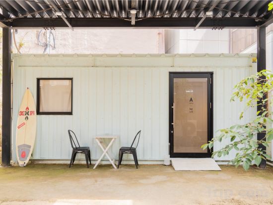 Фото Fan Aburatsu Sports Bar & Hostel