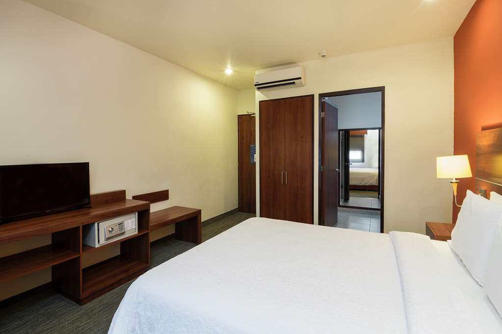 Фото Hampton Inn by Hilton San Juan del Rio