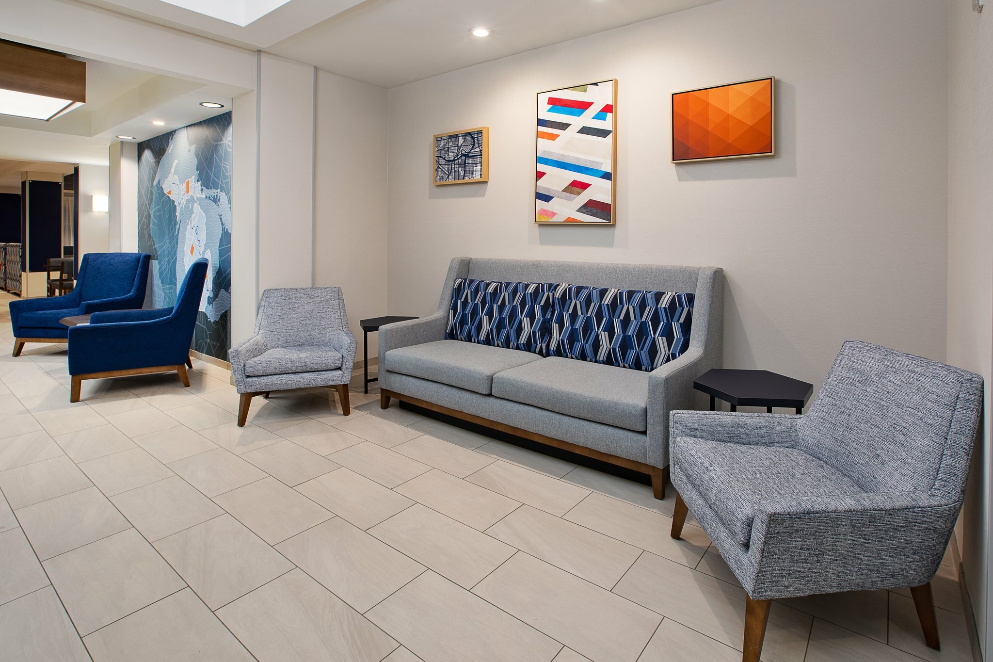 Фото Holiday Inn Express Hotel & Suites Grand Rapids-North, an Ihg Hotel