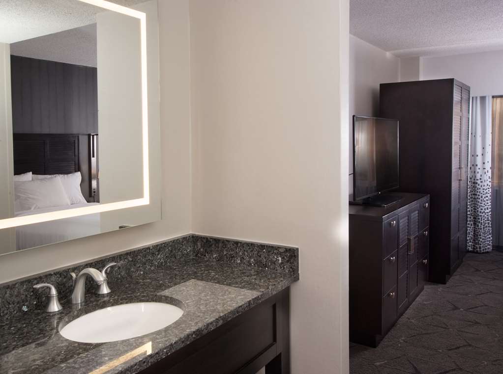 Фото Embassy Suites Raleigh-Crabtree