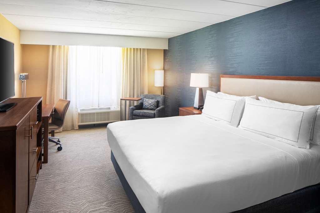 Фото DoubleTree by Hilton Ann Arbor North