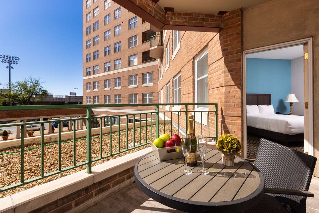 Фото Inn at the Colonnade Baltimore - a DoubleTree by Hilton