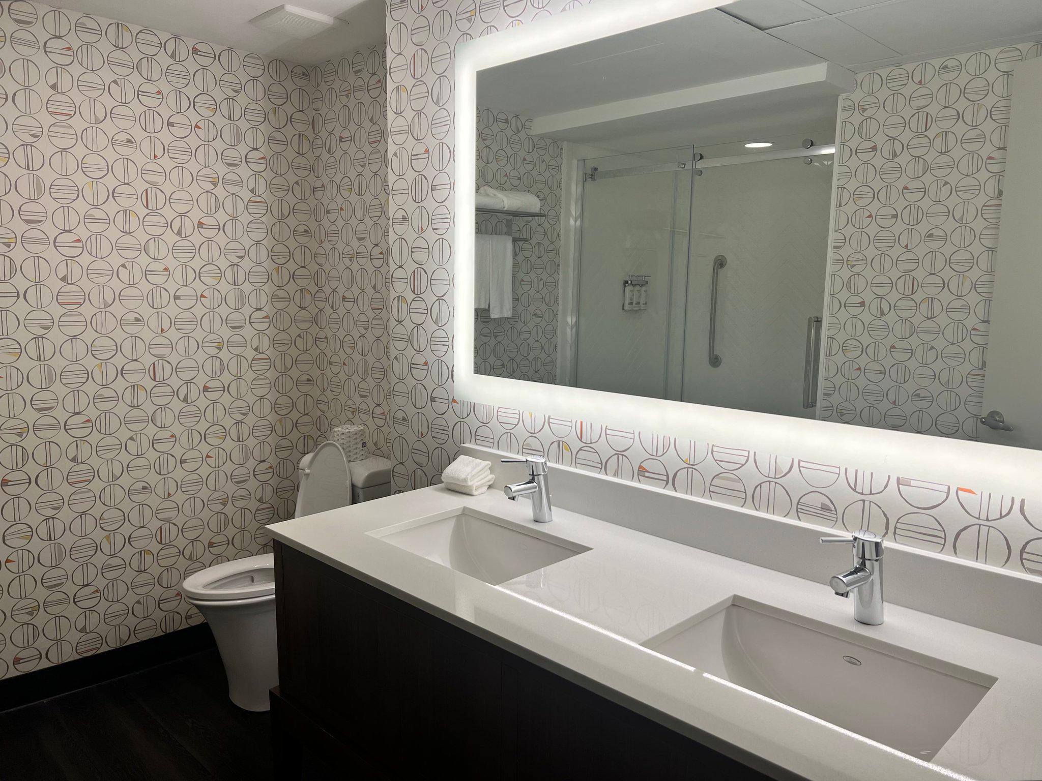 Фото Holiday Inn Toronto Airport East