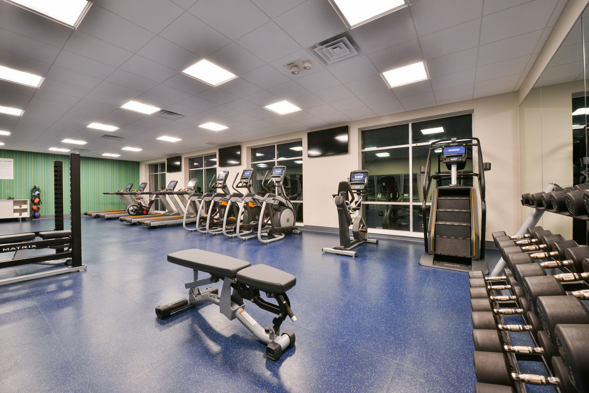 Фото Holiday Inn Express & Suites Madison, an Ihg Hotel