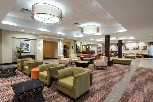 Гостиница DoubleTree by Hilton Hotel Grand Rapids Airport в Гранд-Рапидс