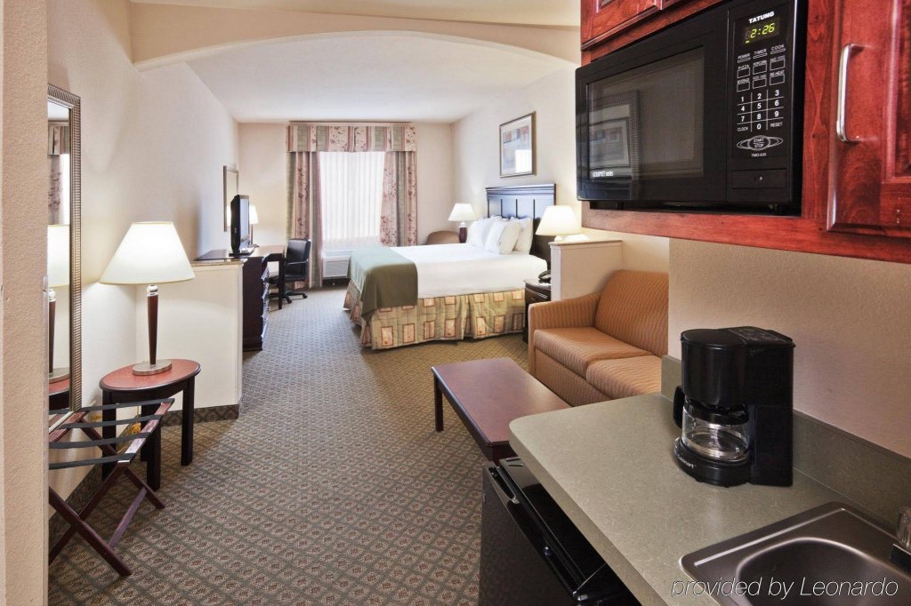 Фото Holiday Inn Express Hotel & Suites Corsicana, an Ihg Hotel