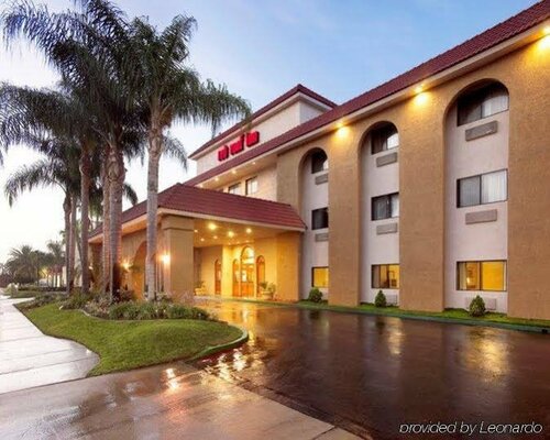 Гостиница Candlewood Suites Ontario - Convention Center в Онтарио