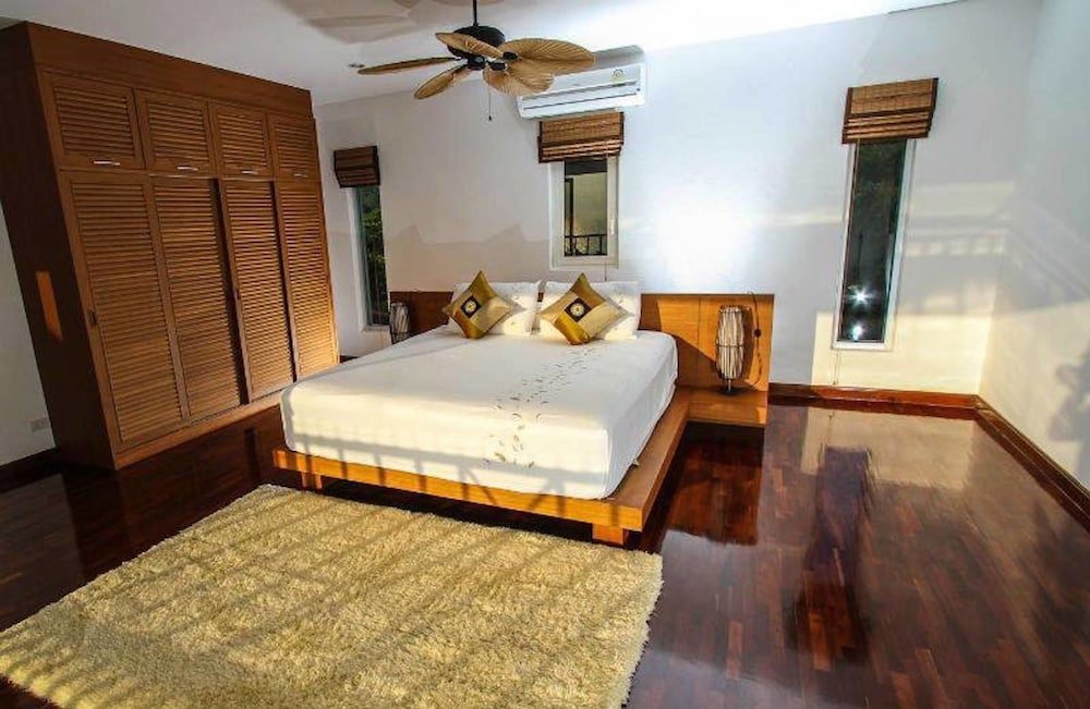 Фото 2 Pools Huge Seaview Pool - Villa Serena