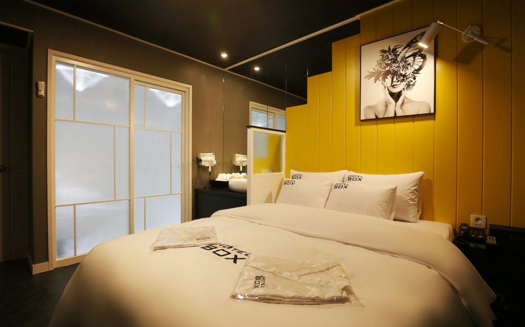 Фото Sintanjin Hotel Box Daejeon