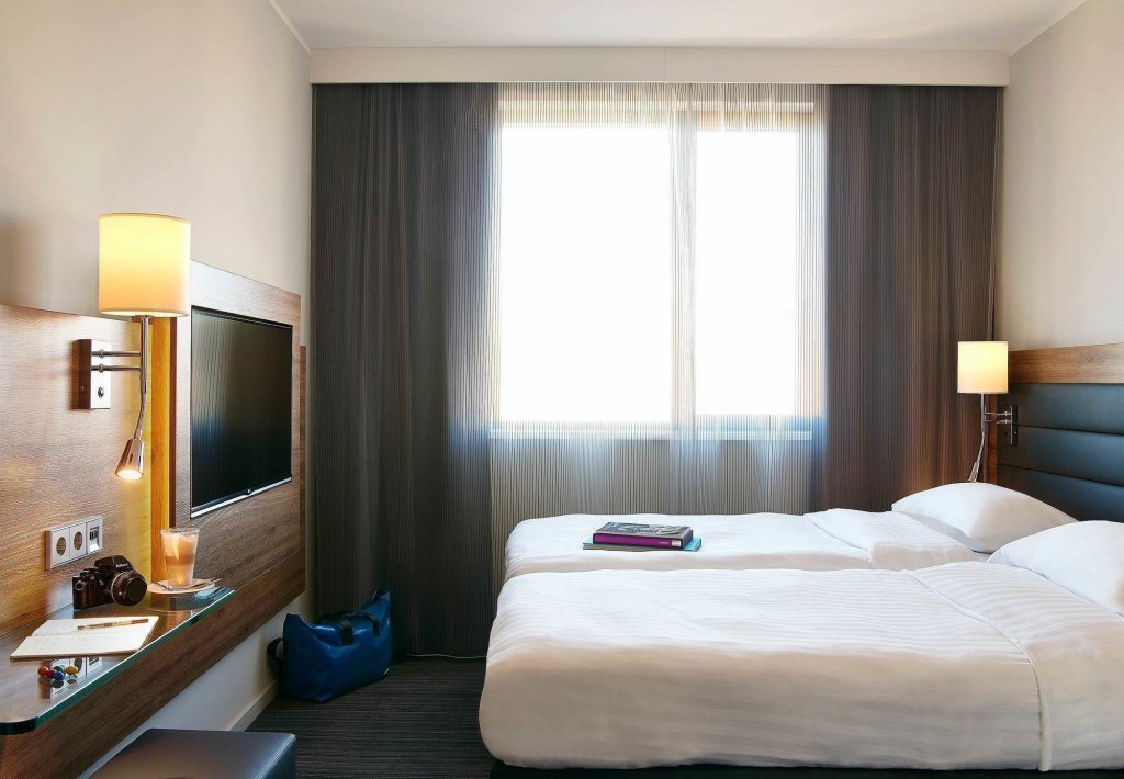Фото Staybridge Suites London Heathrow - Bath Road, an Ihg Hotel